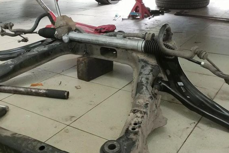 Komponen Kaki-Kaki yang Paling Cepat Rusak Akibat Jalan Berlubang