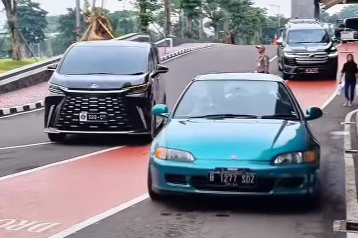 Honda, Uya Kuya Bawa Honda Estilo ke DPR, Pakai Coilover Mine’s dan Pelek Mugen