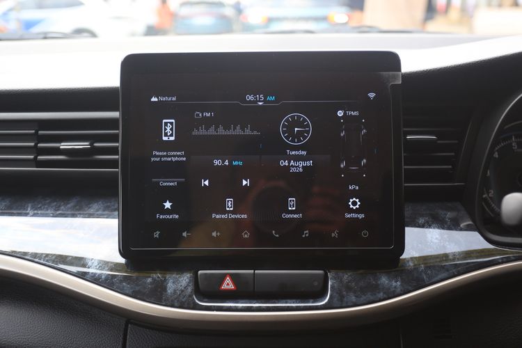 Suzuki Tingkatkan Fitur Head Unit XL7 New Alpha Hybrid