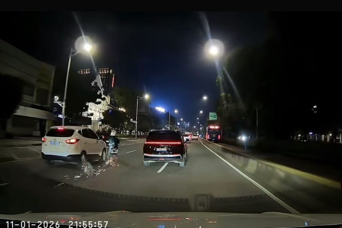 Viral, Detik-detik Ban Belakang Honda Scoopy Terlepas di Jalan