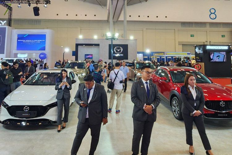 Duo SUV Premium CX-60 dan CX-80 di GJAW 2025