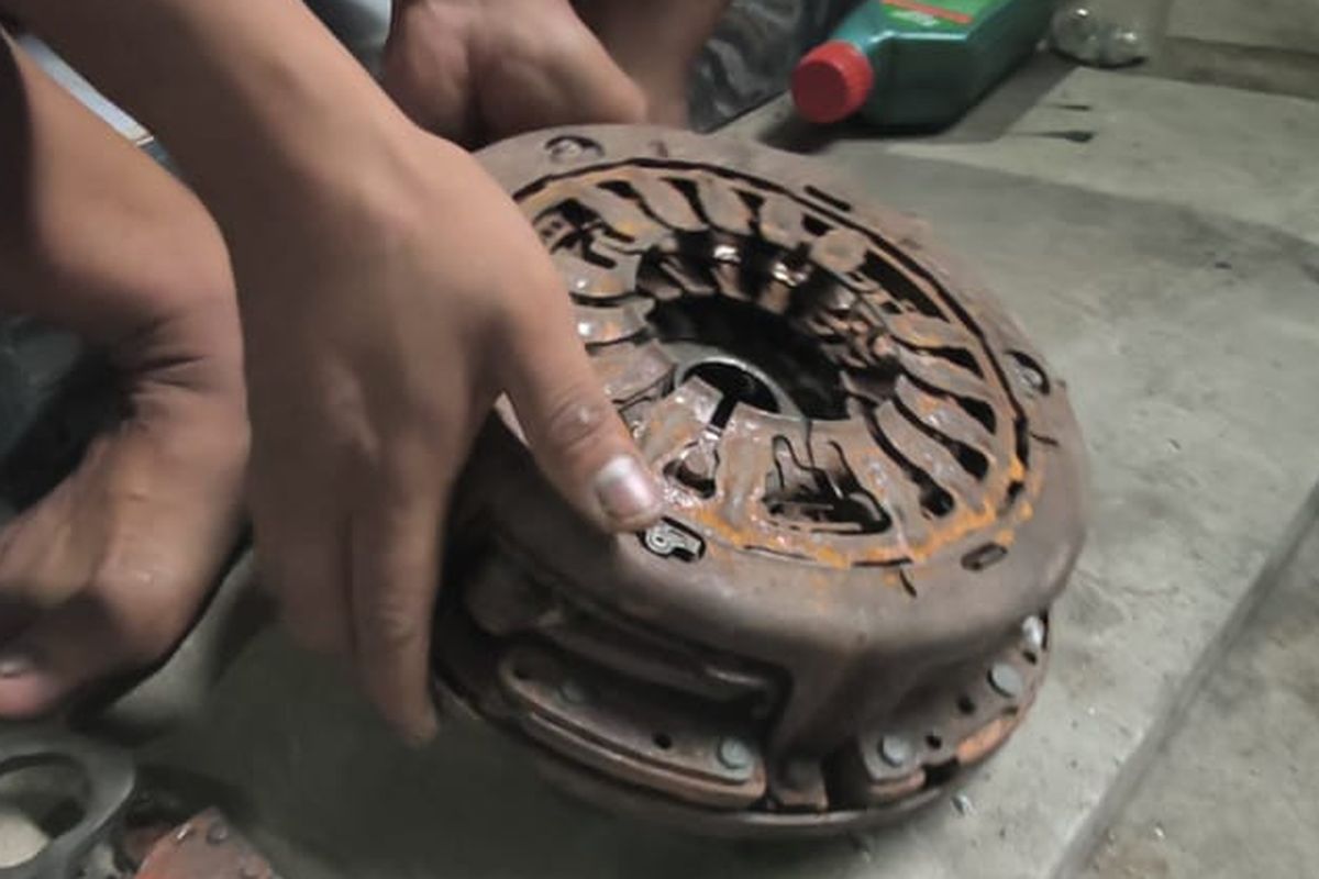 Ini Kesalahan Pengemudi yang Bikin DCT Mobil Rusak