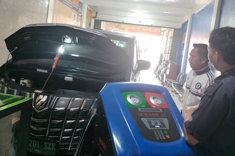 Perawatan AC Mobil: Kenali Risiko Penggunaan Foam Bersih