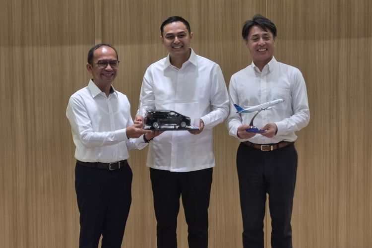 Toyota Alphard Hybrid Jadi Layanan Premium Garuda Indonesia