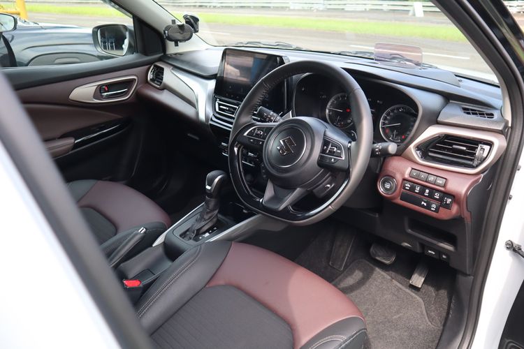 Membedah Eksterior dan Interior Suzuki Fronx yang Usung Desain Coupe SUV