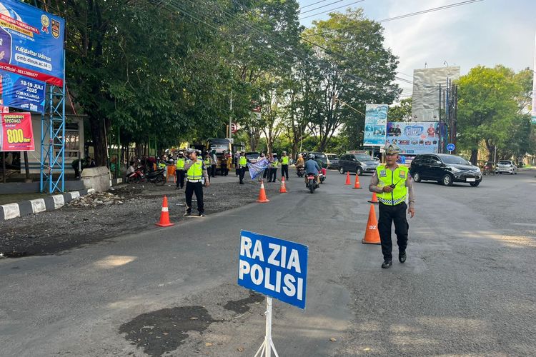 Polisi Pakai ETLE Handheld, Ini Bedanya dengan Tilang Manual