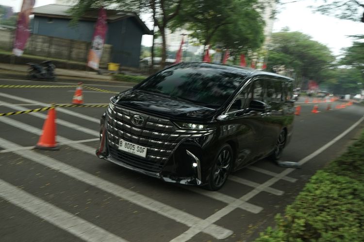Update Harga Toyota Alphard: Ikon Kemewahan dan Prestise