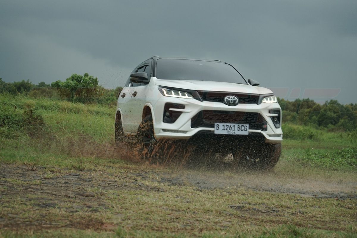 Pajak Toyota Fortuner GR Sport 4x4, per Tahun Rp 13 Jutaan