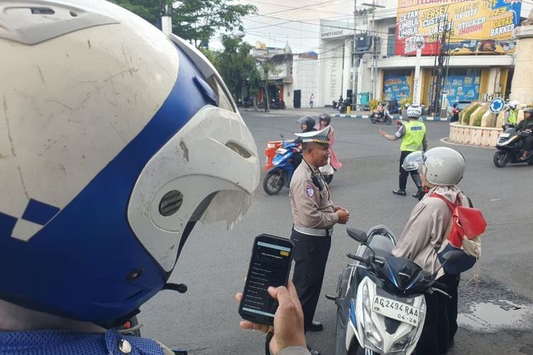 Satlantas Ponorogo Gunakan ETLE Glasses, Kacamata Pintar untuk Tilang Elektronik