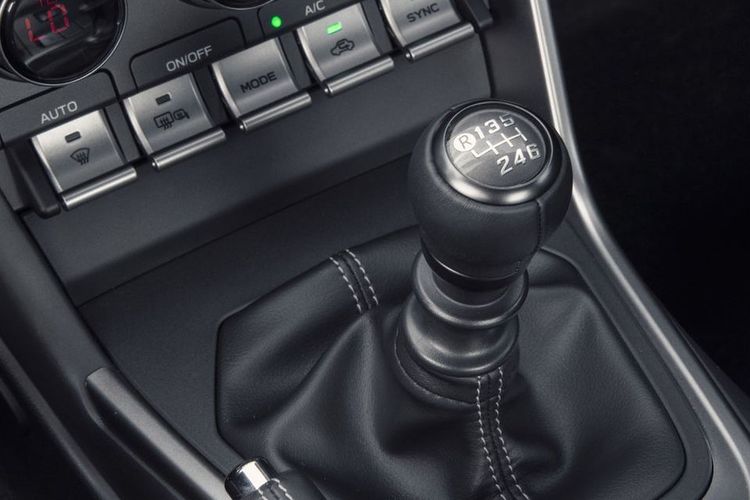 Tren Mobil Bekas: Kenapa Manual Dua Baris Mulai Ditinggalkan?