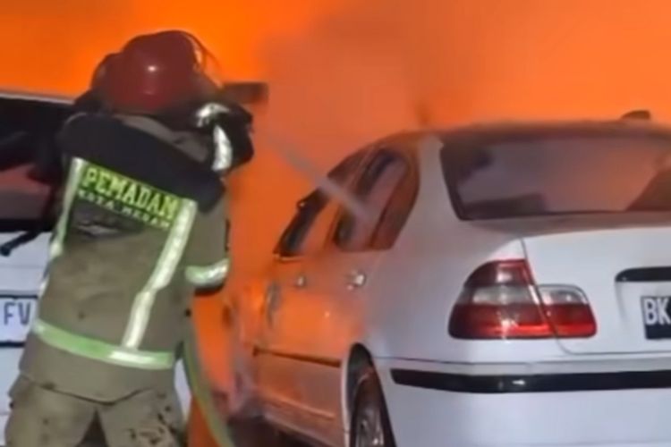 Barang yang Mudah Terbakar jika Ditinggal di Kabin Mobil