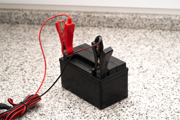 Mitos atau Fakta: Aki Sehat, Pengaruh ke Performa Mesin?