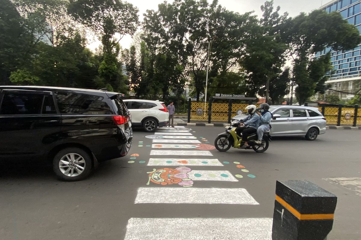 Zebra Cross Pac-Man di Tebet, Aksi Warga Soroti Aspek Keselamatan