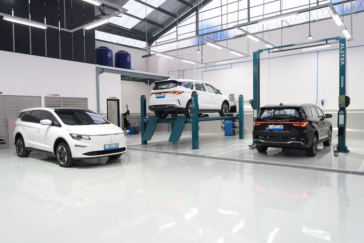 Target Penjualan Mobil Listrik Aletra Optimistis