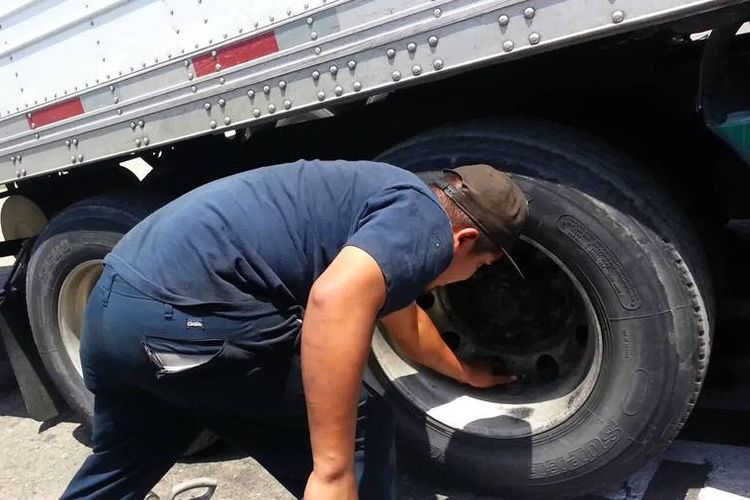 Ban Truk Sebelah Kiri Lebih Cepat Aus, Ternyata Ini Penyebabnya