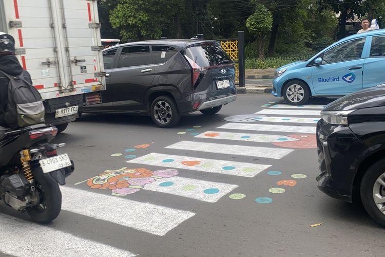 Prosedur Defensive Driving Saat Mendekati Zebra Cross Menurut Ahli