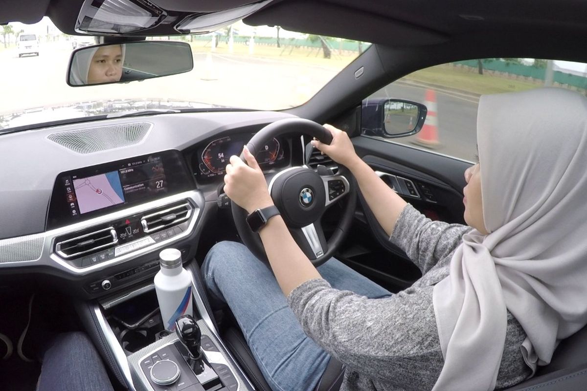 Tips Mengemudi Mobil Matik agar Lebih Hemat BBM