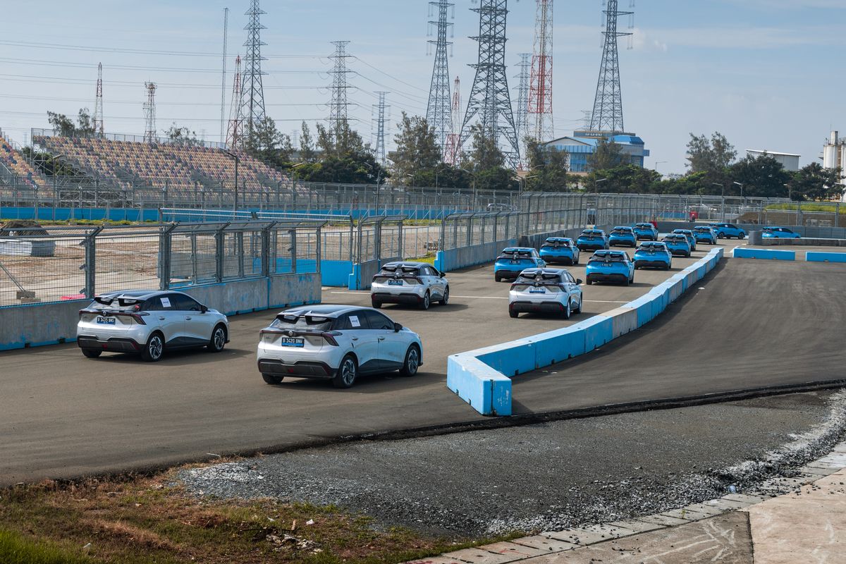 MG, 120 Mobil Listrik MG Ramaikan Sirkuit Formula E Ancol