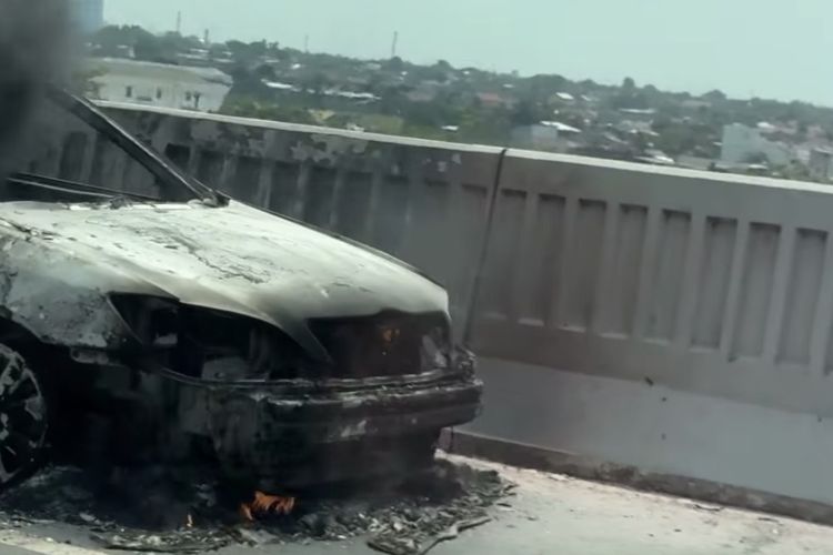 Viral Mobil Terbakar di Tol MBZ Diduga Mobil Listrik, Ini Faktanya
