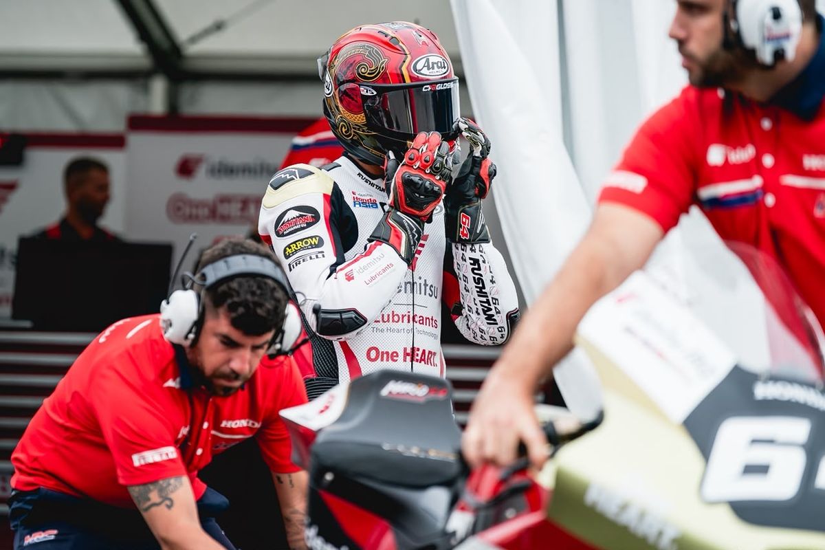 Merek Lokal Mulai Hiasi Helm Dua Pebalap Honda Team Asia
