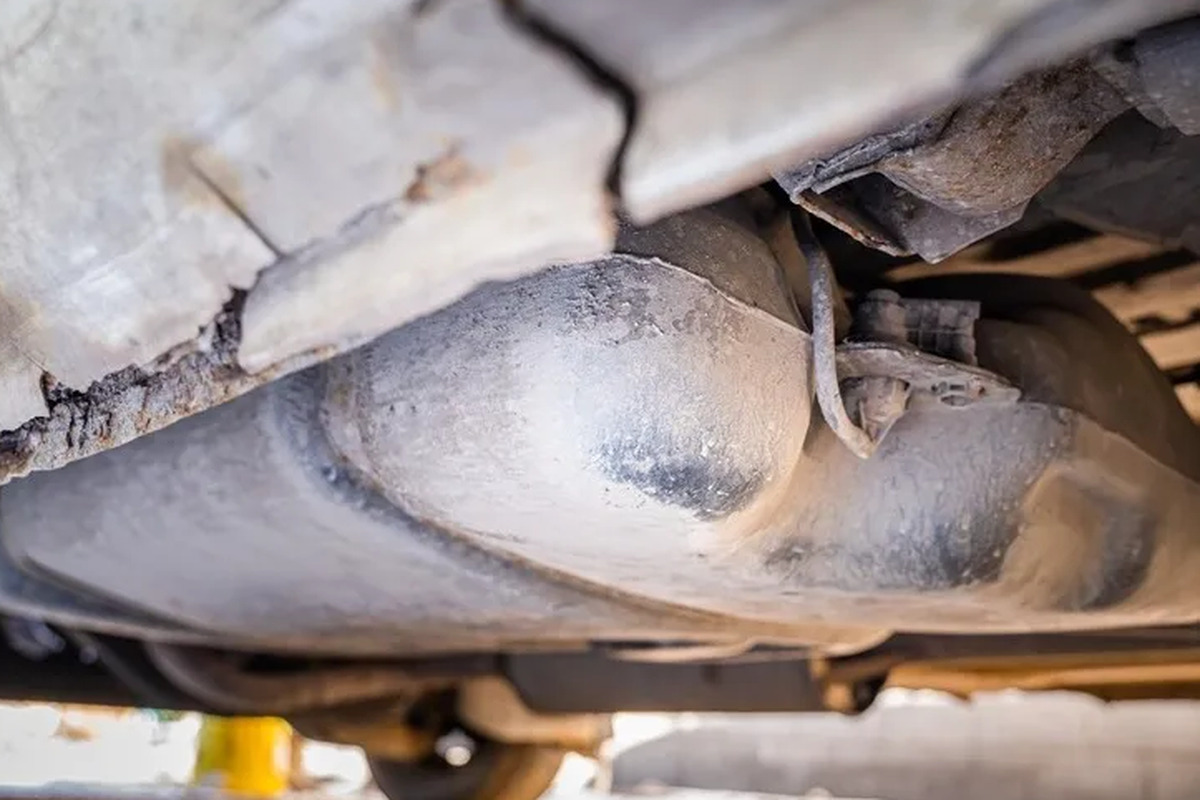 Cara Membersihkan Tangki Bensin yang Berkarat