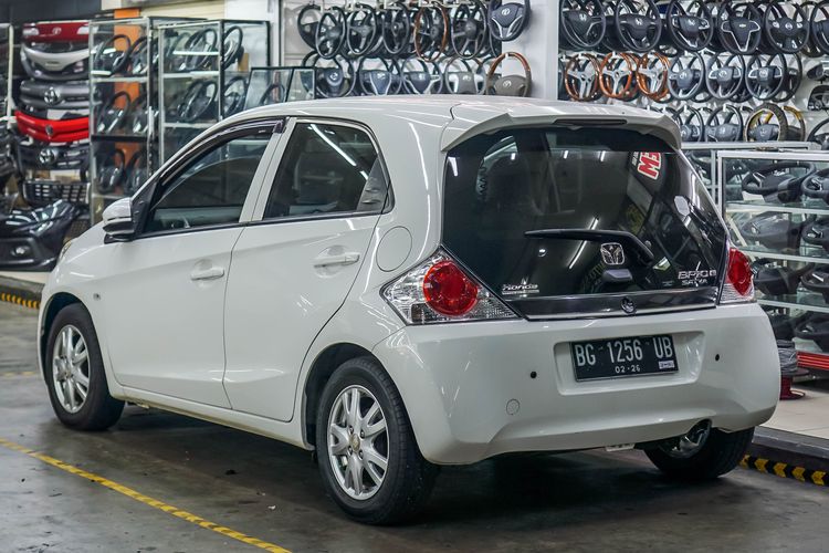 Cerita Lulu 12 Tahun Pakai Honda Brio Tipe E