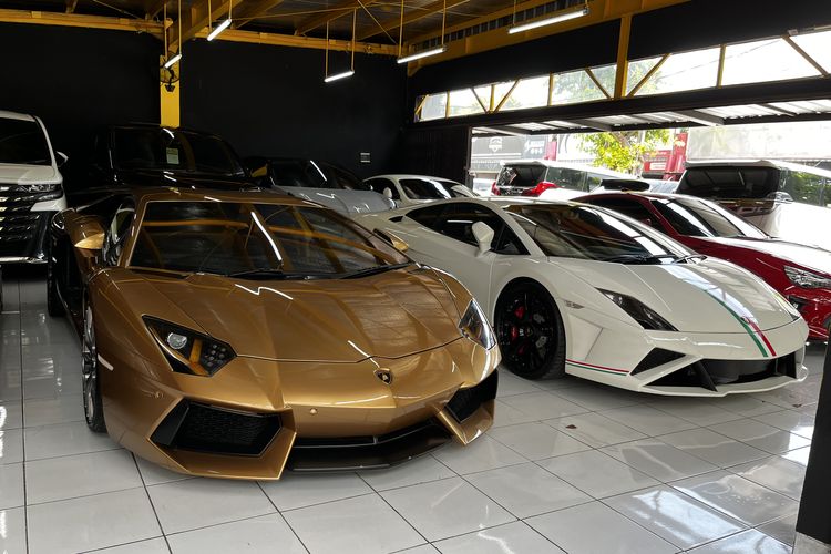 Lamborghini Aventador dan Gallardo Seken di Bursa Mobil Bintaro