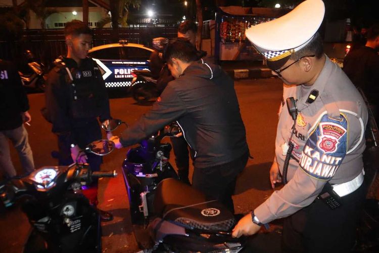 Kebiasaan Buruk Pengendara Motor Saat Ada Razia