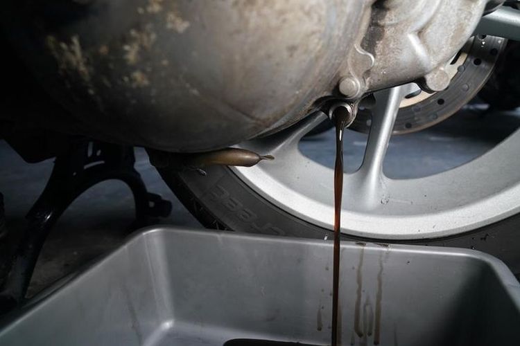 Kapan Sebaiknya Ganti Oli Transmisi Motor Matik? Ini Penjelasannya