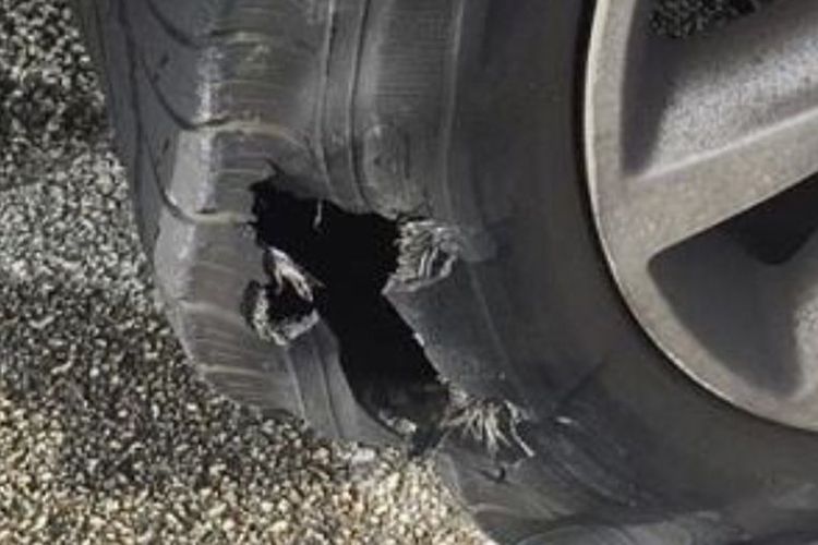 Kenali Penyebab Ban Mobil Mudah Pecah di Jalan Tol