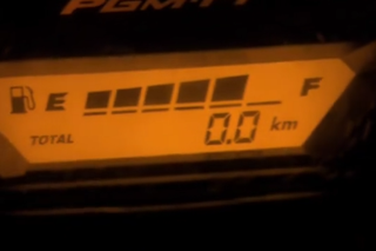 Momen Odometer Sepeda Motor Sampai di Angka 99.999,9 Km