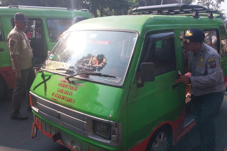 Angkot Tua yang Nekat Beroperasi Bakal Dikandangkan