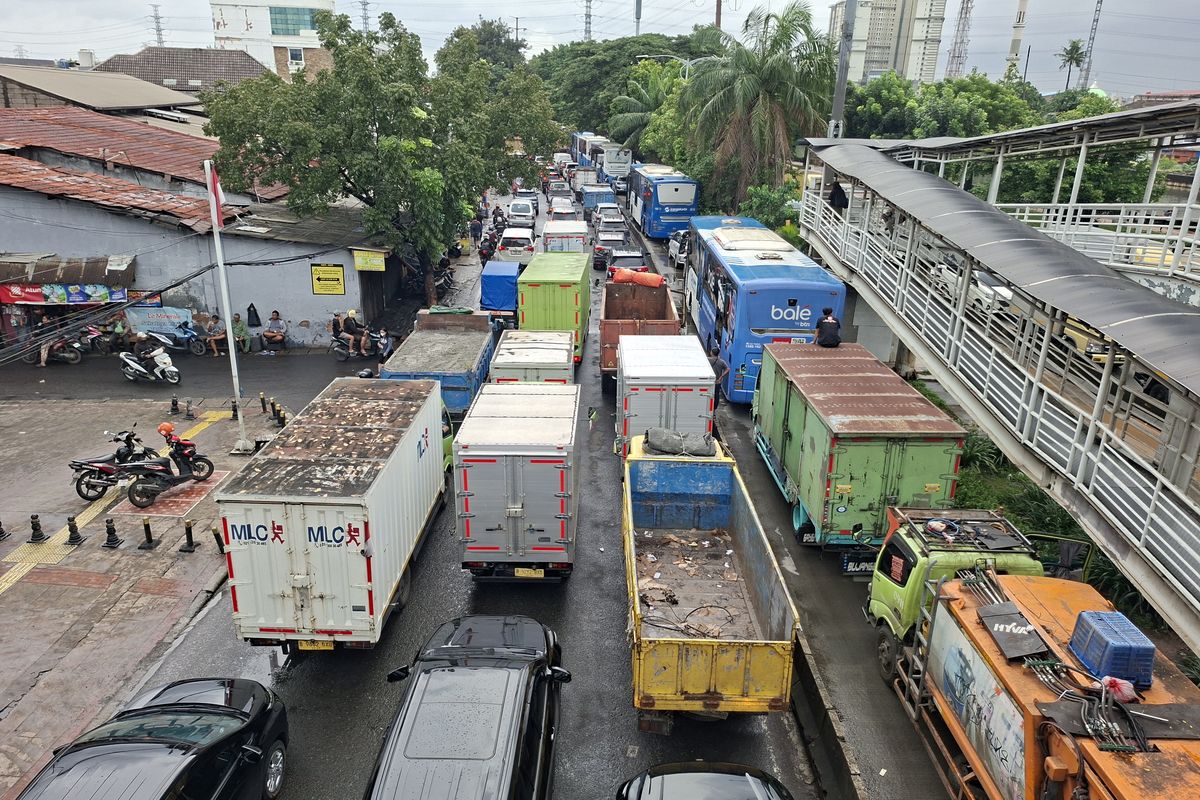 Panduan Memberi Jalan bagi Kendaraan Prioritas Saat Lalu Lintas Macet