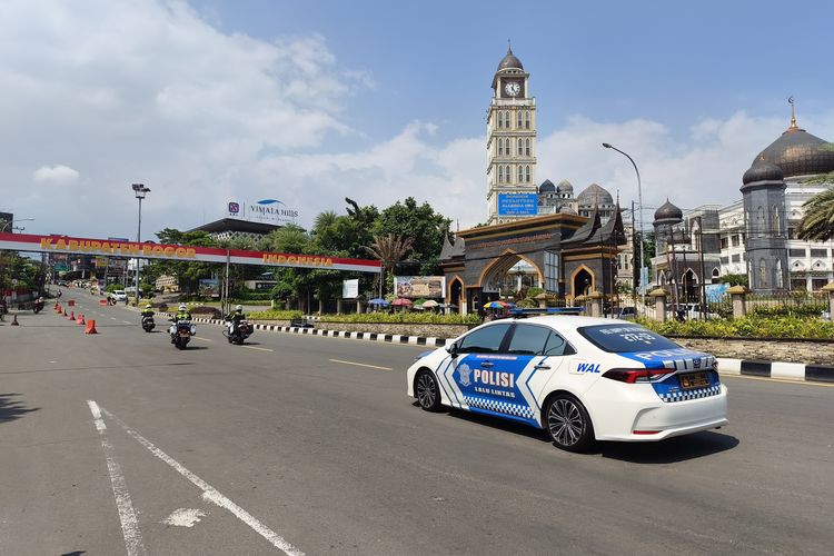 Waspada Bahaya Motor Melintas Saat One Way di Jalur Puncak
