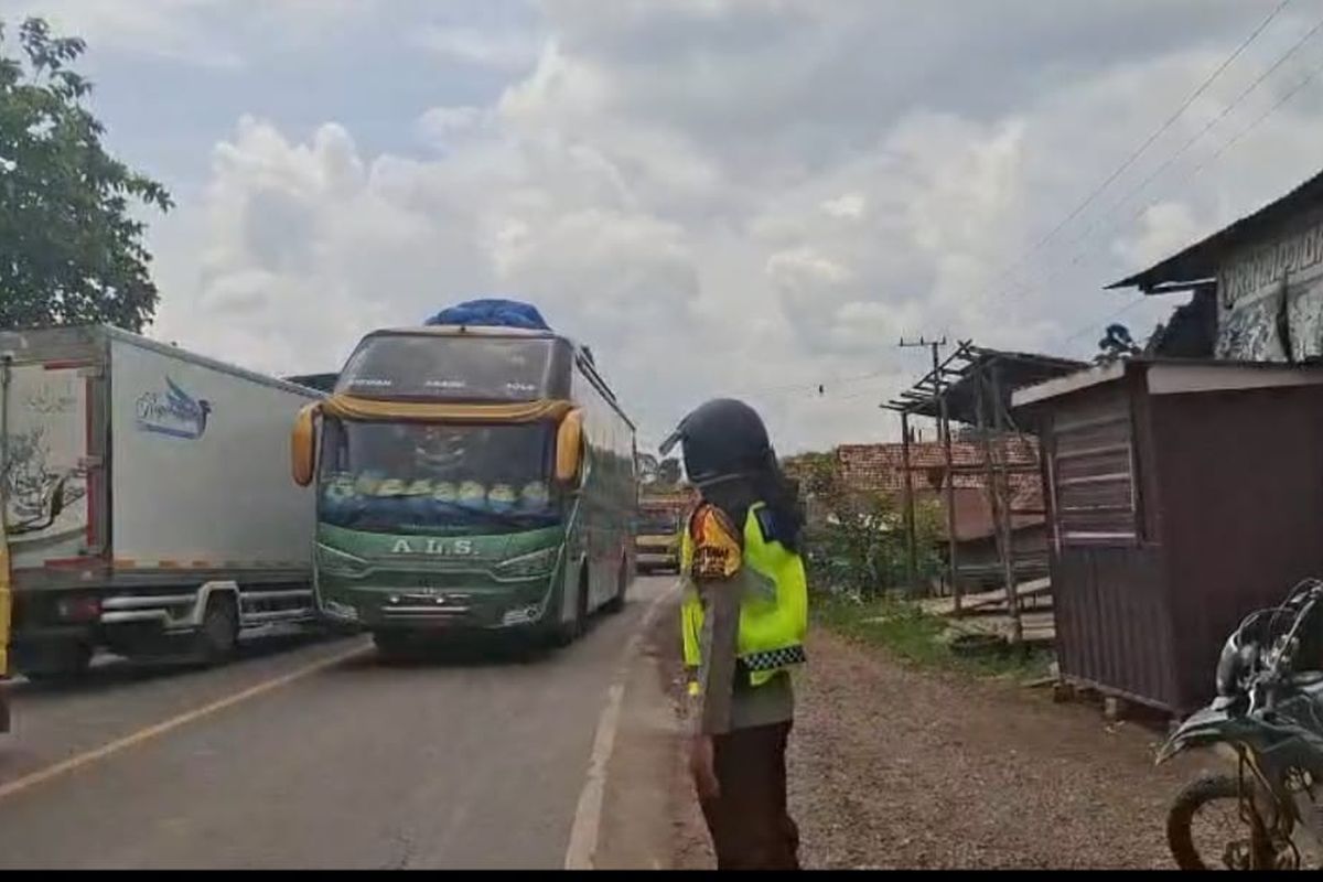 Mengapa Truk dan Bus Ambil Jalur Lawan: Kisah Bahaya Jalinsum Pantura