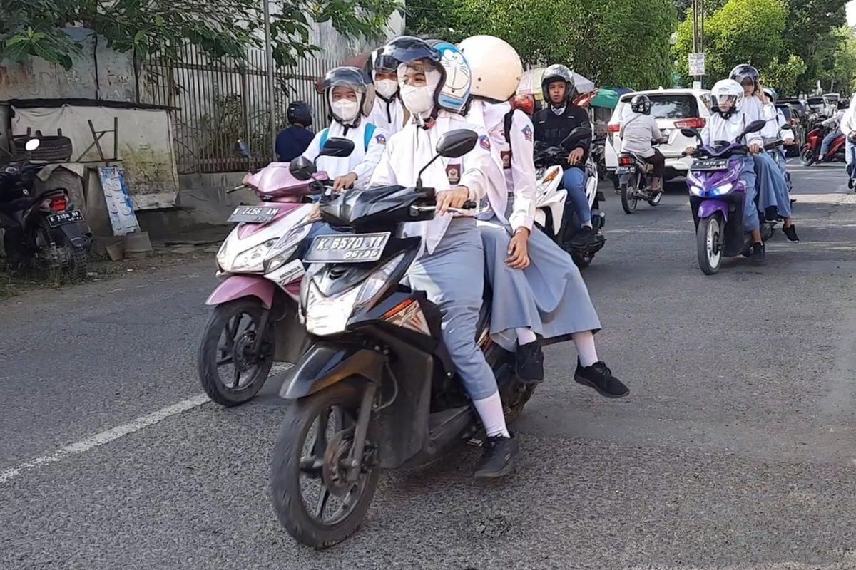 Keselamatan Berkendara: Pelajar Dilarang Naik Motor Tanpa SIM
