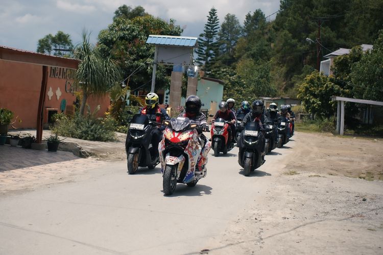 Modifikasi Tak Halangi Touring, XMAX Custom Ikut Libas Jalur Samosir