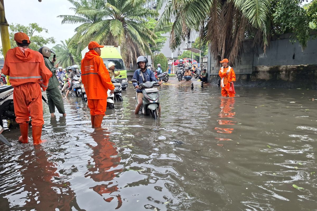 Update Banjir, Jalan Daan Mogot Masih Terendam Air