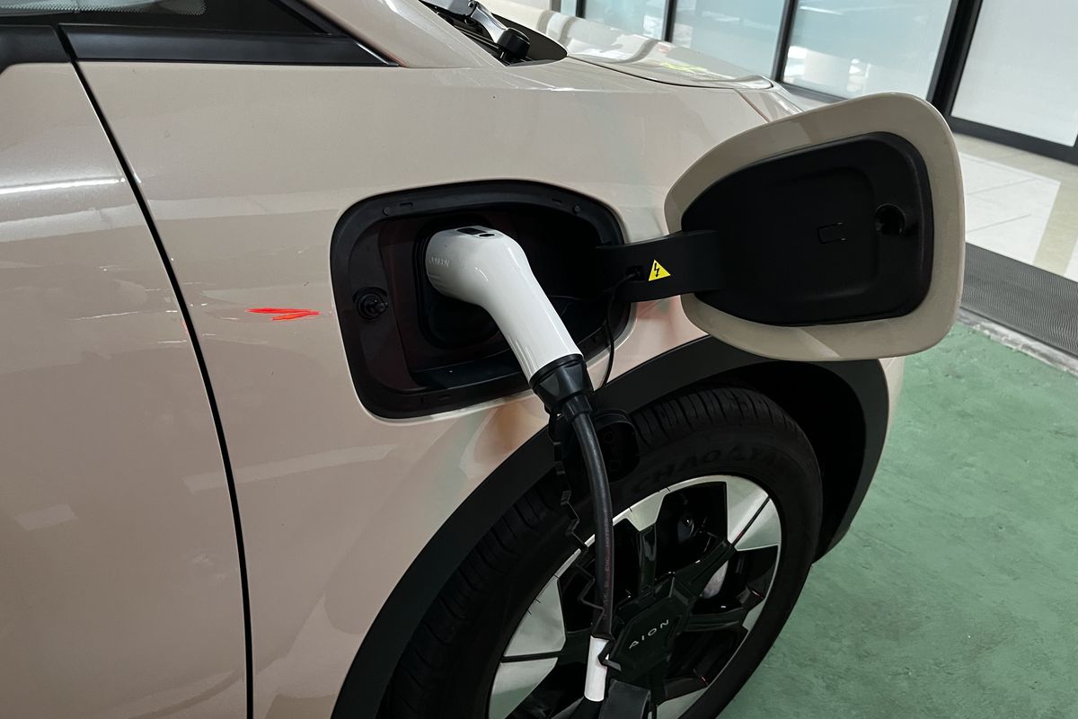 Bolehkah Sering Fast Charging Mobil Listrik? Ini Kata Ahli