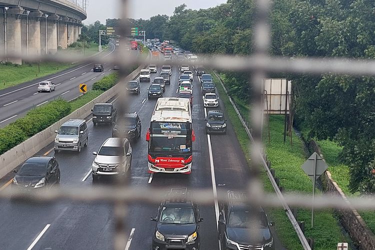 Macet di Tol Purbaleunyi Arah Jakarta, Imbas Kecelakaan di KM 125