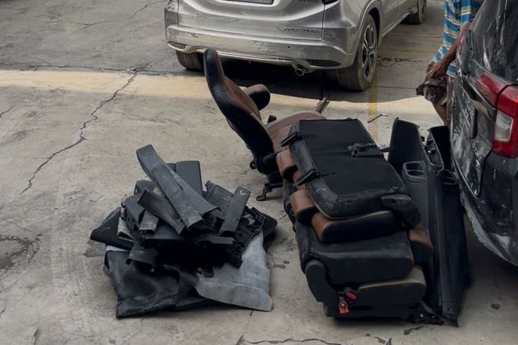 Bengkel Ini Kebanjiran Order Mobil yang Terendam Banjir Sumatera