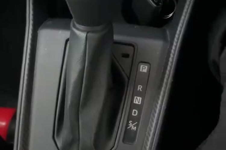 Salah Kaprah Mobil Matik Tak Boleh di Posisi D saat Menanjak