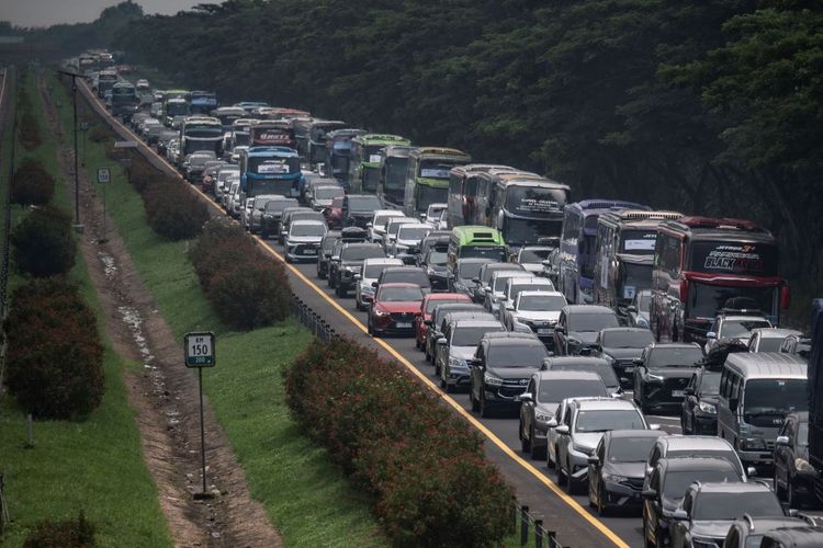 Arus Balik Mulai Padat, Contraflow di Tol Japek Berlaku dari Km 70