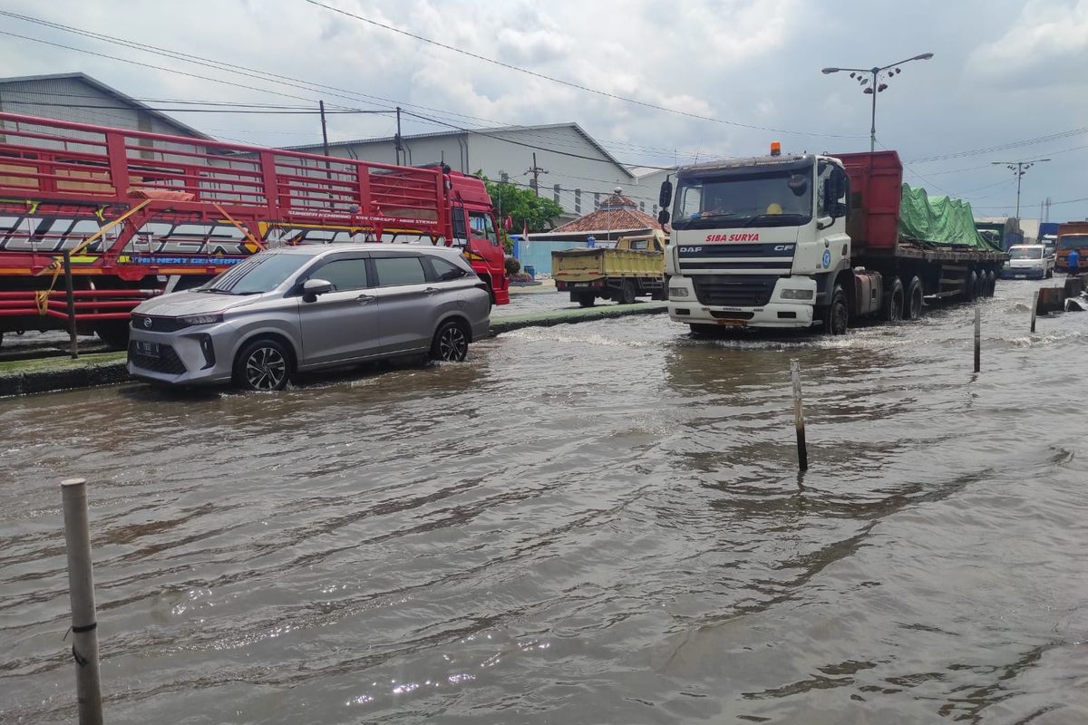 Penanganan Tepat Setelah Mobil Terjang Banjir, Cegah Turun Mesin