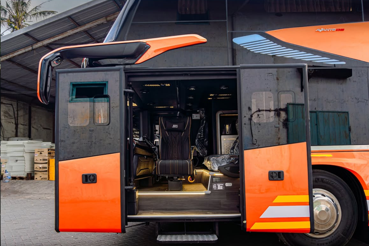 Karoseri Tentrem Luncurkan Inovasi Bus Pintu Ganda