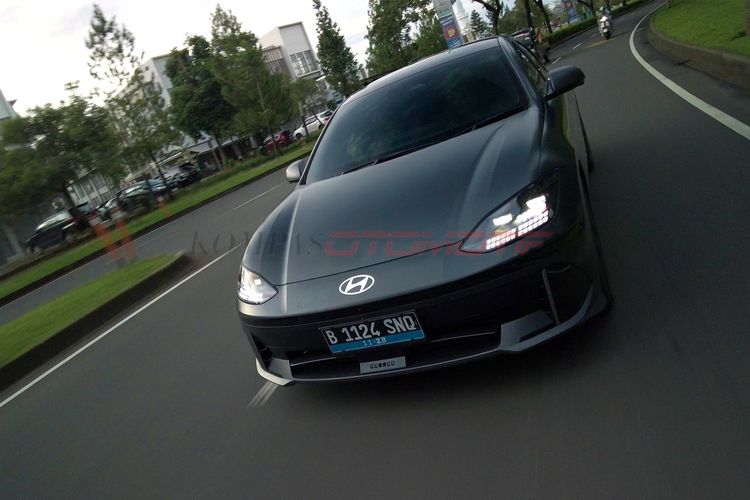 Cara Efektif Hemat Baterai Mobil Listrik Jarak Jauh