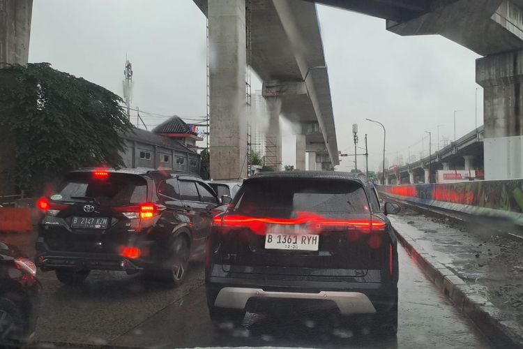Hujan Reda, Kondisi Tol Dalam Kota Mulai Kondusif