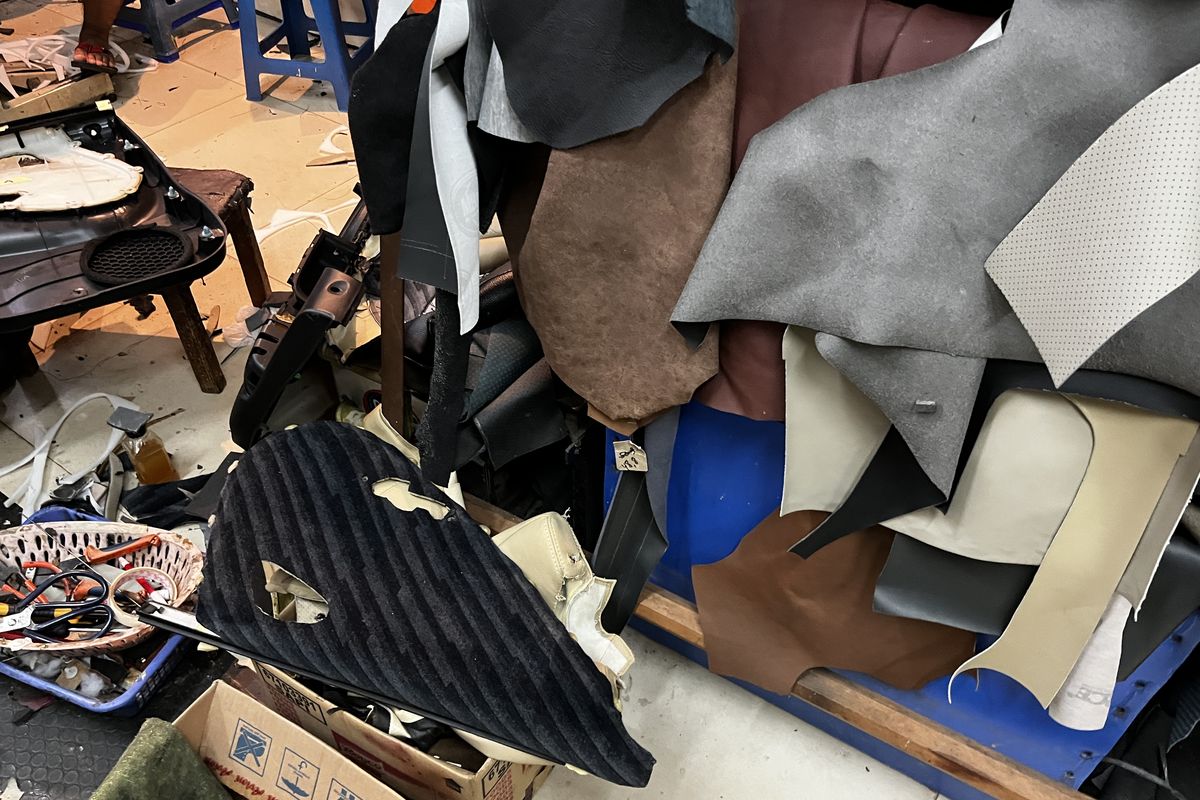 Ini Beda Bahan Suede Buat Jok Mobil dan Sofa Rumah