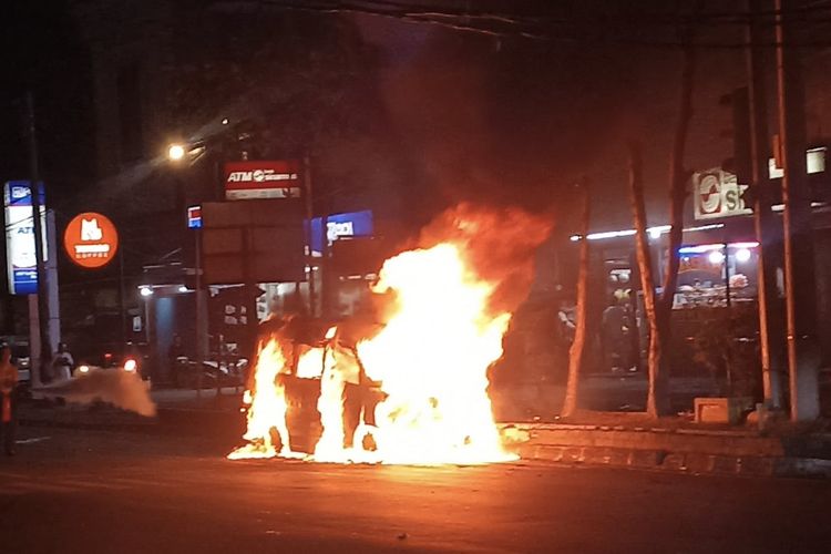 Garasi Mantan Anggota DPR RI Terbakar, Tujuh Kendaraan Hangus