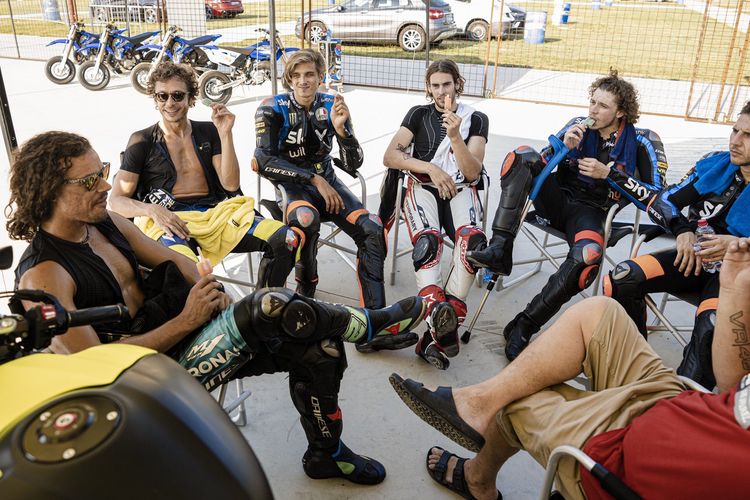 Luca Marini Jarang Hangout dengan Jebolan VR46 Academy